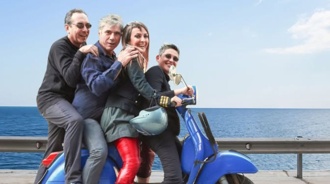 Απεβίωσε ο Χρήστος Κλάρος, μπασίστας του συγκροτήματος Μπλε - Η απώλεια του καταξιωμένου μουσικού προκαλεί θλίψη στην ελληνική σκηνή.