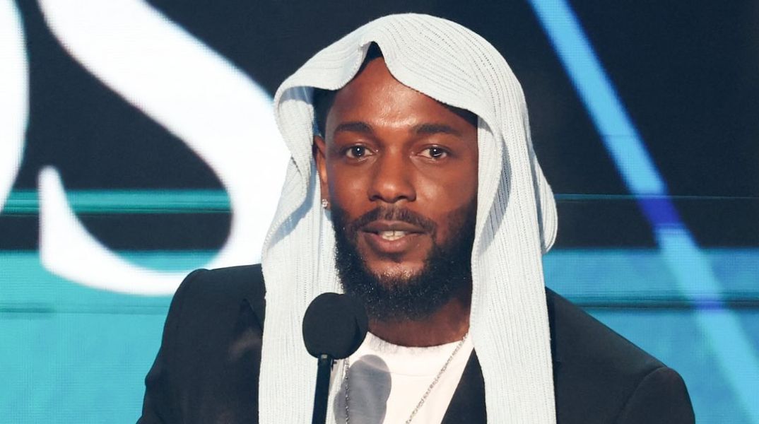 Ο Κέντρικ Λαμάρ σάρωσε στα βραβεία BET, κερδίζοντας 5 διακρίσεις - Η Ντότσι κατήγγειλε τον Τραμπ - Βραβεία και σε Μαράια Κάρεϊ, Σνουπ Ντογκ και Τζέιμι Φοξ.