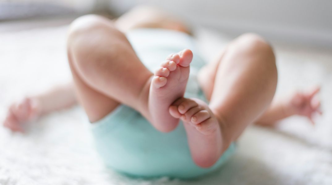 Νεκρό βρέφος στην Πάρο: 4 ώρες ήταν στην παραλία, χωρίς ομπρέλα, μέσα στον ήλιο - Τι είδε αυτόπτης μάρτυρας