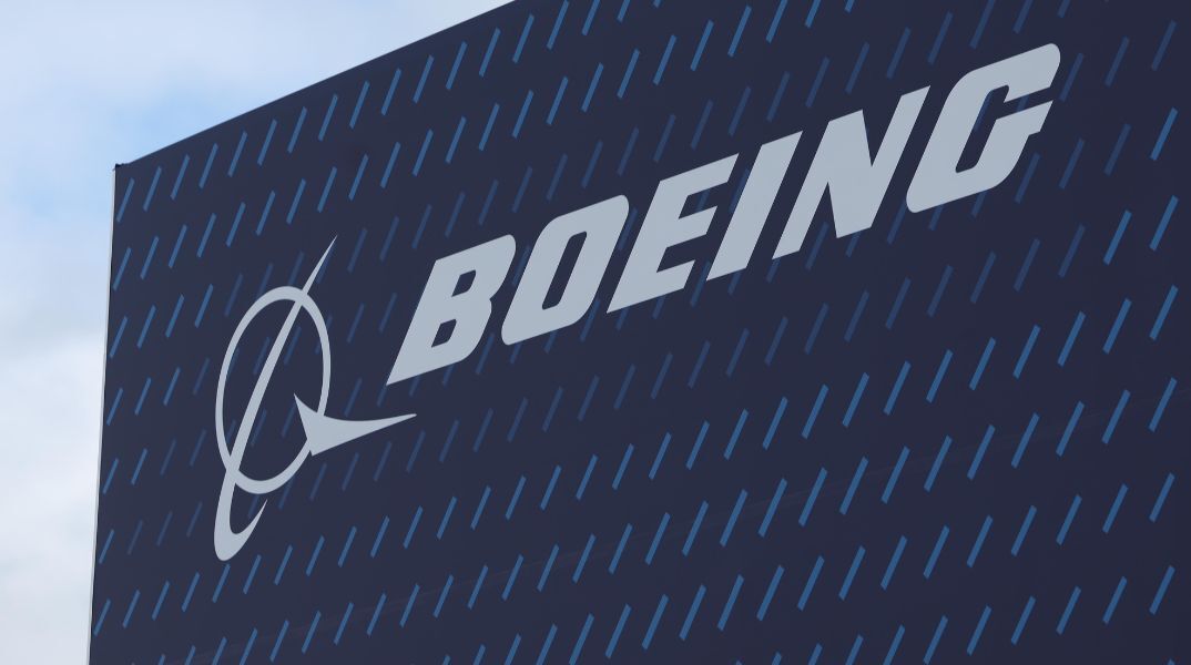 Οι μετοχές της Boeing πέφτουν 8% μετά τη συντριβή του αεροσκάφους Dreamliner της Air India - Το θανατηφόρο δυστύχημα πλήττει τη φήμη της εταιρίας