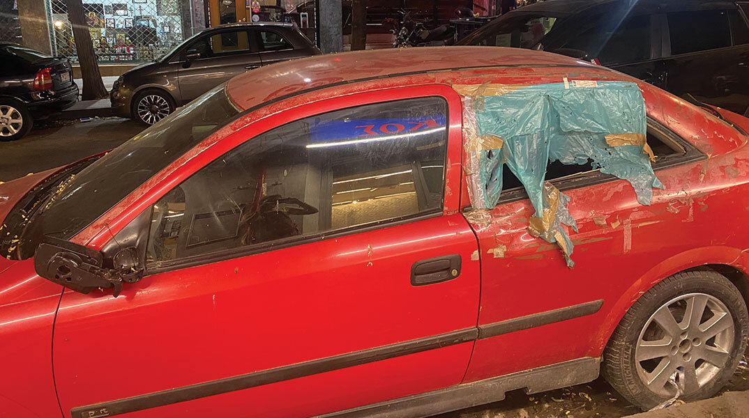 Σε βλέπω στην αμαξάρα σου