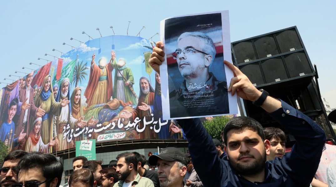 Ιράν: Ορκίζεται εκδίκηση για ισραηλινά πλήγματα σε πυρηνικές εγκαταστάσεις και δολοφονίες αξιωματούχων - Εκτόξευσε drones - Ανησυχία για περιφερειακή κλιμάκωση.