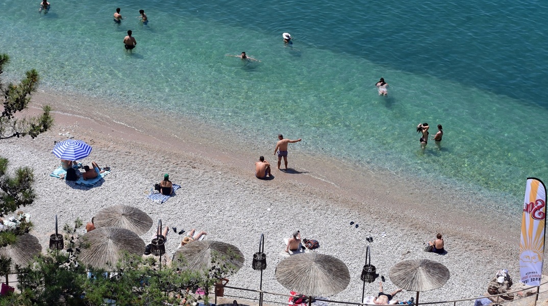 Λουόμενοι σε παραλία στην Αργολίδα