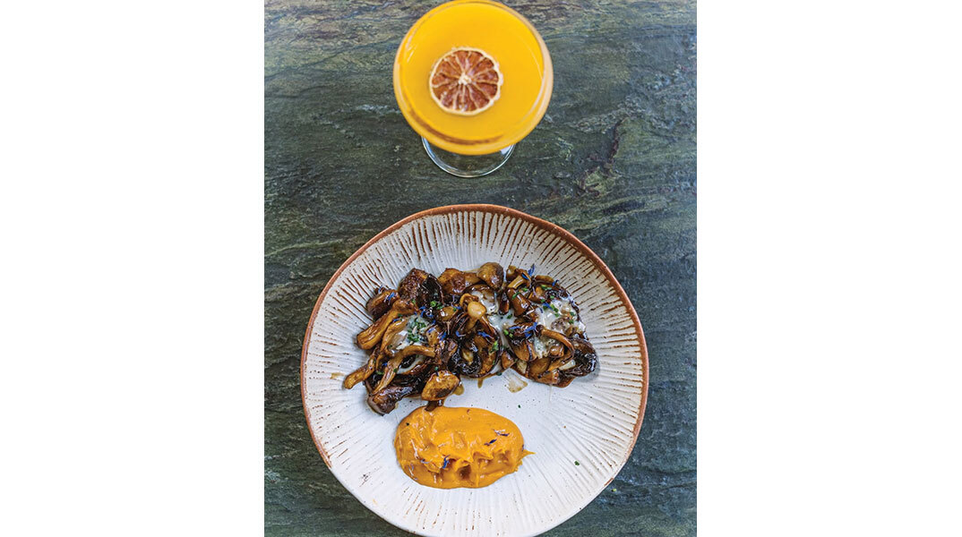 Λεύκες on the side