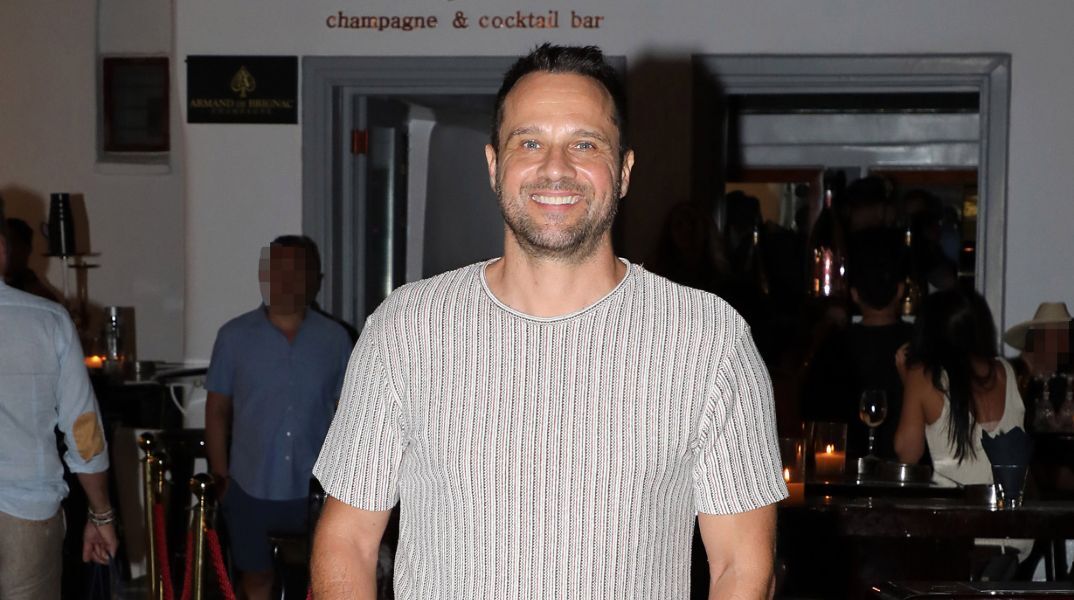 Μέμος Μπεγνής: Εννοείται ότι πρέπει τα ζευγάρια να κοιμούνται σε ξεχωριστές κρεβατοκάμαρες