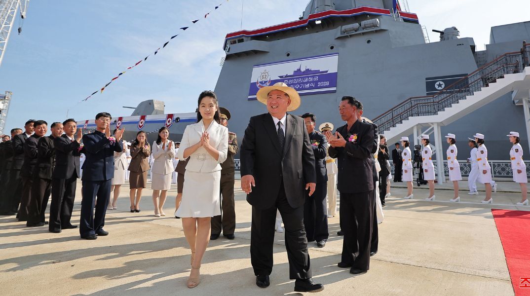 Βόρεια Κορέα: Ισχυρίζεται ότι η καθέλκυση του πολεμικού πλοίου ήταν επιτυχής στη δεύτερη προσπάθεια - Προτεραιότητα για τον Κιμ Γιονγκ Ουν η ανάπτυξη πυρηνικών