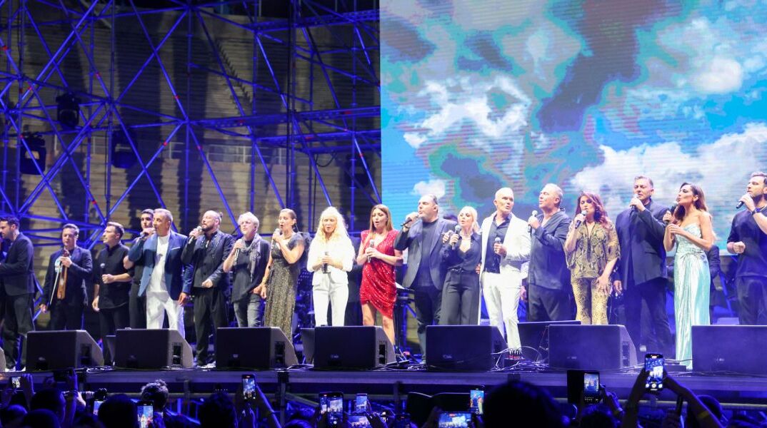 «Καλησπέρα και καλή βραδιά»: Η συναυλία στη μνήμη του Βασίλη Καρρά που έγινε στο Καλλιμάρμαρο