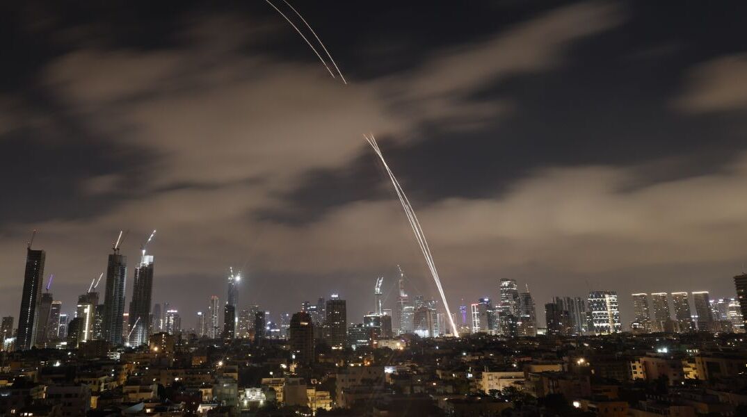 Mπαράζ επιθέσεων του Ιράν στο Ισραήλ με τουλάχιστον 8 νεκρούς, 200 τραυματίες και αγνοούμενους
