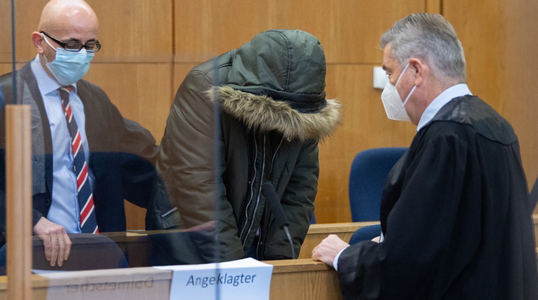 Γερμανικό δικαστήριο καταδίκασε τον Σύρο γιατρό Αλάα Μούσα σε ισόβια για βασανιστήρια και δολοφονίες κρατουμένων στη Συρία, την περίοδο 2011–2012.