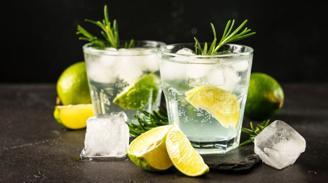 Νέα μελέτη δείχνει πώς τα ακραία καιρικά φαινόμενα επηρεάζουν τους καρπούς αρκεύθου, βασικό συστατικό του τζιν, αλλάζοντας τη μοναδική του γεύση.