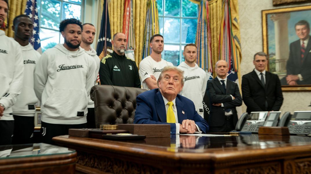 Ο Ντόναλντ Τραμπ προκάλεσε αμηχανία στους παίκτες της Γιουβέντους - Ζήτησε τη γνώμη τους για τις τρανς γυναίκες στον αθλητισμό κατά την επίσκεψή στον Λευκό Οίκο
