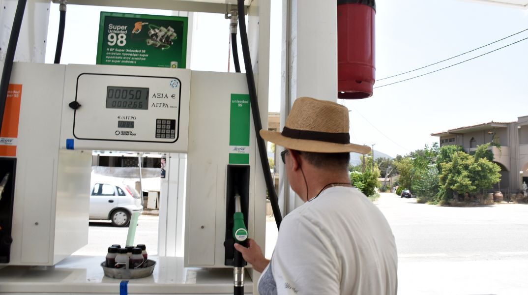 Πάνω από τα 2 ευρώ η τιμή της βενζίνης στα νησιά