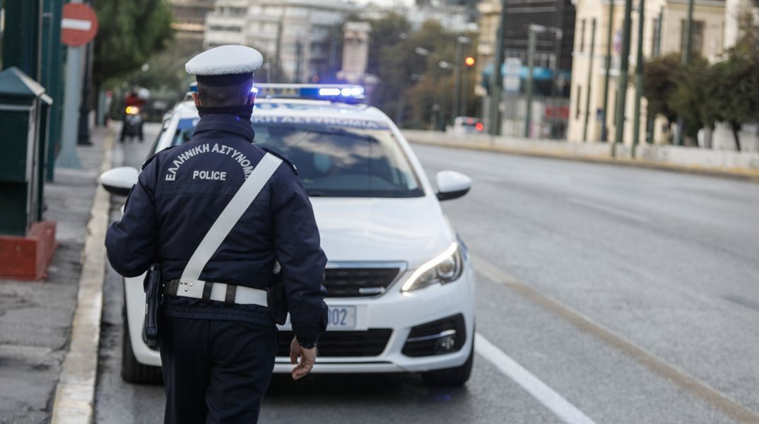 Χαλκίδα: Επιτέθηκε με γροθιές σε αστυνομικό γιατί του ζήτησε δίπλωμα