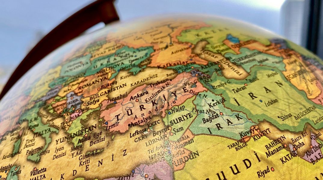 Χώρας πεσούσης παν (άλλο) έθνος ξηλεύεται 