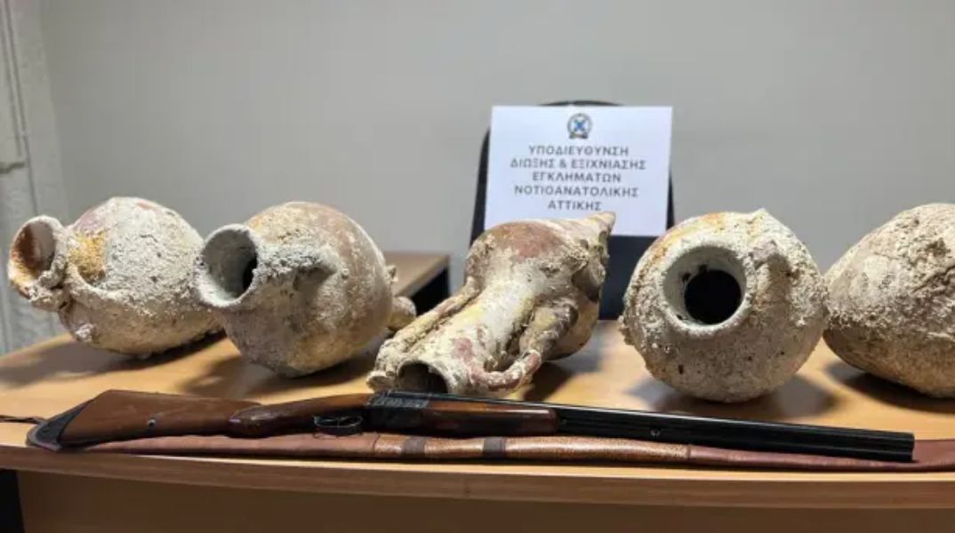 Άλιμος: Εξαιρετικά σπάνιοι και πανάκριβοι ενάλιοι αμφορείς στην κατοχή ενός 53χρονου