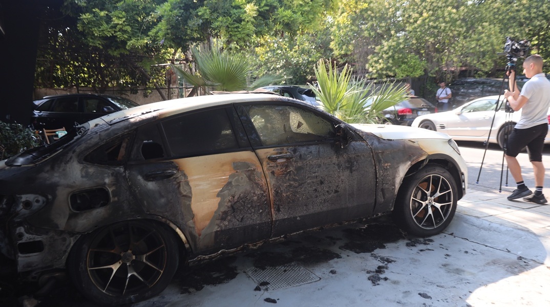 Επίθεση με γκαζάκια σε έκθεση αυτοκινήτων στην Κηφισιά	