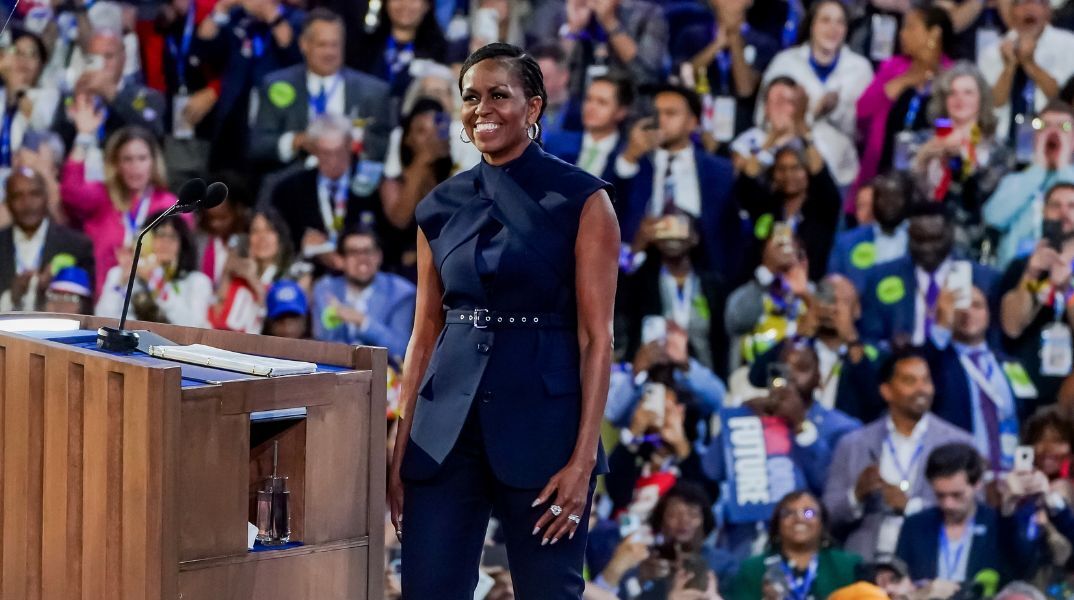 Η Μισέλ Ομπάμα λέει πως χαίρεται που δεν απέκτησε γιο, γιατί θα ήταν ίδιος με τον Μπαράκ Ομπάμα - Μιλά ανοιχτά για τον γάμο και την προσωπική της ζωή. 