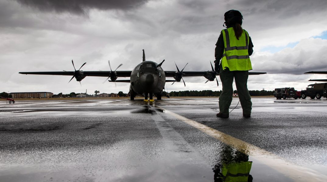 Βρετανία: Ακτιβιστές της Palestine Action εισέβαλαν στη βάση Brize Norton - Προκάλεσαν φθορές σε δύο αεροσκάφη της RAF και άφησαν παλαιστινιακή σημαία 