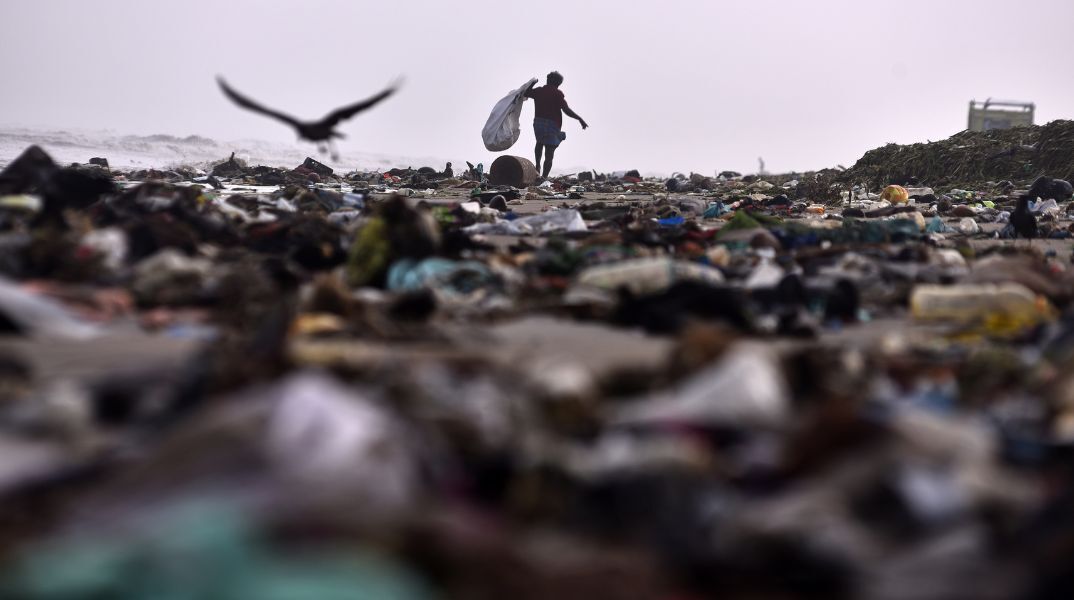 Πλαστικά μπουκάλια μετατρέπονται σε παρακεταμόλη με τη βοήθεια βακτηρίων E. coli, σε μια πρωτοποριακή και βιώσιμη μέθοδο παραγωγής φαρμάκων.