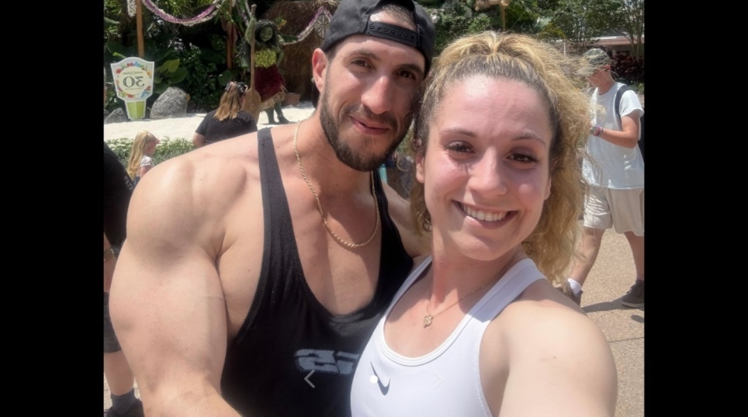 Γυναίκα καταγγέλλει ότι δέχθηκε επίπληξη για το ντύσιμό της στη Disney World 