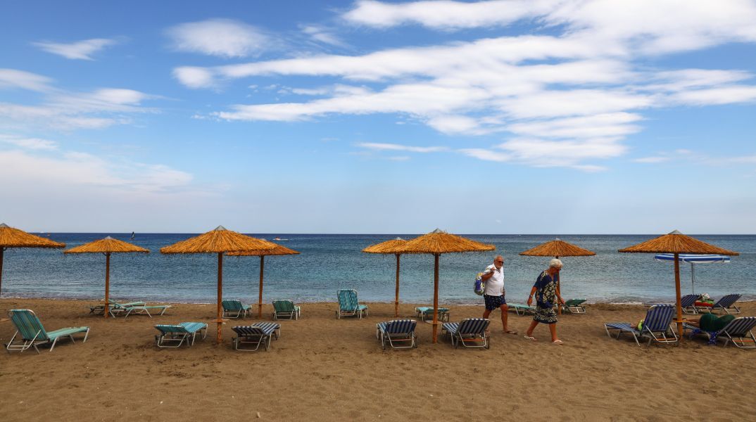 Ρόδος: 43χρονος κατήγγειλε τη σύντροφό του για ενδοοικογενειακή βία - Τον δάγκωσε και τον έγδαρε στον λαιμό