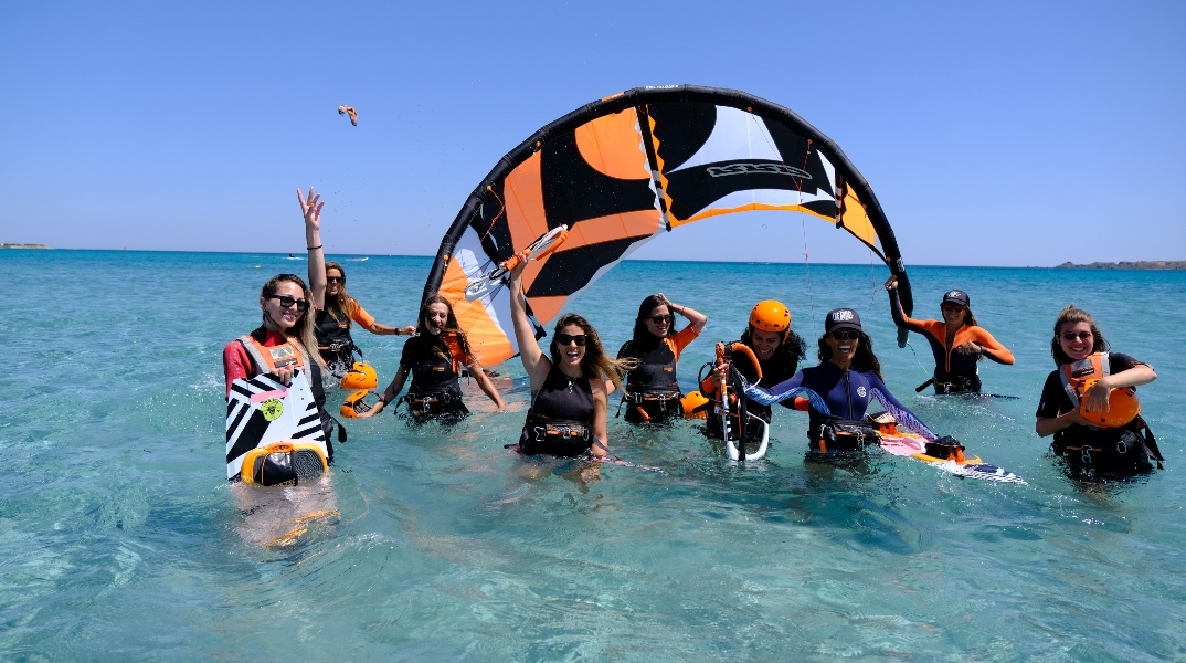 Πώς είναι η καθημερινότητα στα πρωτοποριακά surf camps μόνο για γυναίκες;