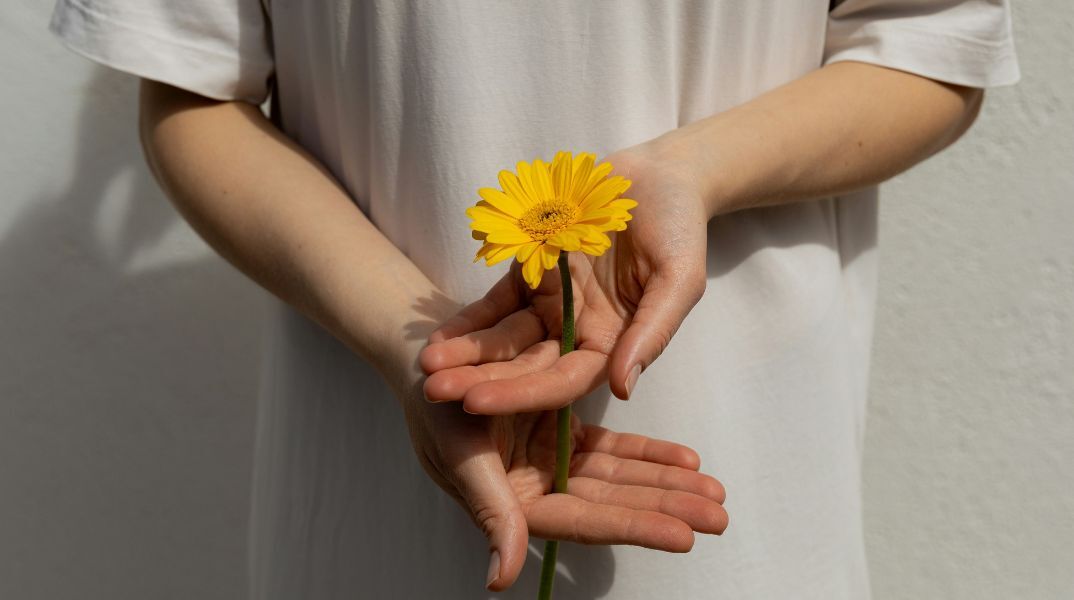 Ποιοι γιορτάζουν σήμερα, Δευτέρα 30 Ιουνίου 2025; Το εορτολόγιο της Athens Voice σου τους θυμίζει. Μην ξεχάσεις να τους δώσεις τις καλύτερες ευχές σου!