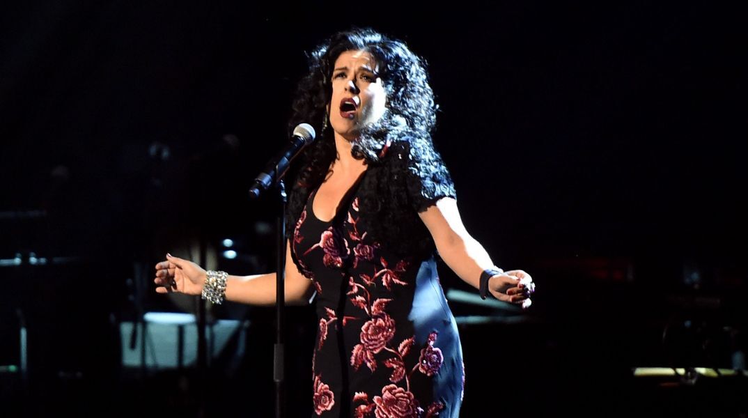 Πέθανε η τραγουδίστρια Ρεμπέκα ντελ Ρίο, η φωνή του «Llorando» στο Mulholland Drive του Ντέιβιντ Λιντς - Ήταν 57 ετών - Η ζωή και η καριέρα της