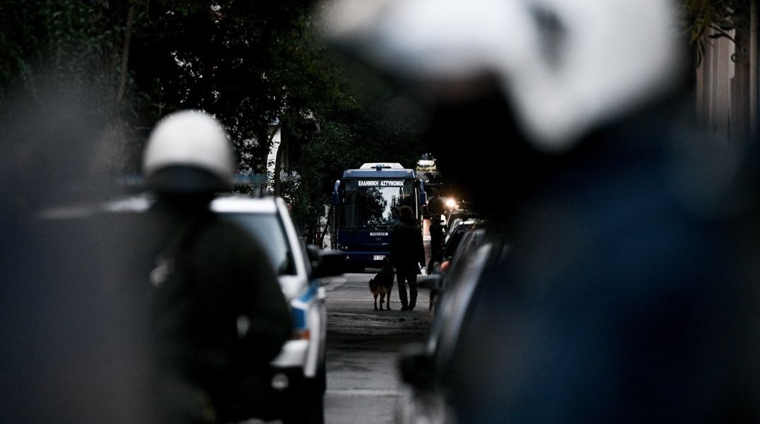 Συνελήφθησαν 7 μέλη της τουρκικής μαφίας στην Ελλάδα - Οργανωμένη επιχείρηση της ΕΛΑΣ σε Αττική και Χαλκιδική - Ανάμεσά τους στέλεχος των Ντουράν με 5 εντάλματα