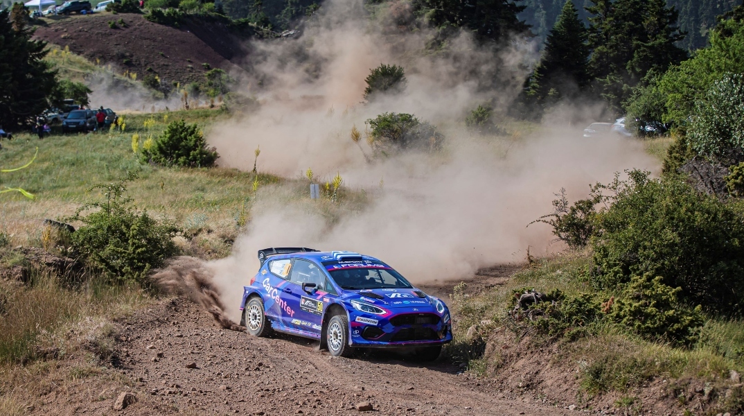 ΕΚΟ Ράλλυ Ακρόπολις 2025 - 3η μέρα: Η δύσκολη μέρα και η ατυχία για το Ford Fiesta Rally2 των Νώντα Καρανικόλα και Γιώργου Κακαβά.