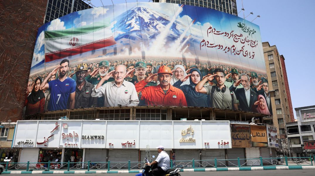 To Ιράν μπορεί να επανεκκινήσει τον εμπλουτισμό ουρανίου για πυρηνικά όπλα μέσα σε μήνες παρά τις πρόσφατες επιθέσεις, σύμφωνα με τον Ραφαέλ Γκρόσι της IAEA