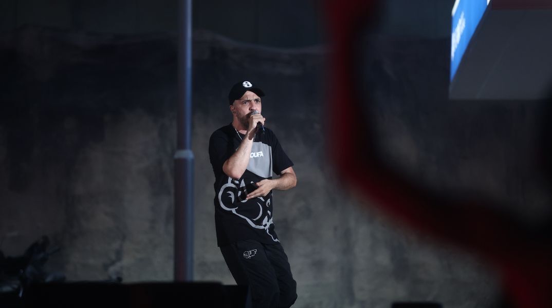 Ο ΛΕΞ ξεσήκωσε πάνω από 60.000 θεατές στο ΟΑΚΑ, στήνοντας μια ιστορική συναυλία-ορόσημο για την ελληνική ραπ και τη «Χειρότερη Γενιά»