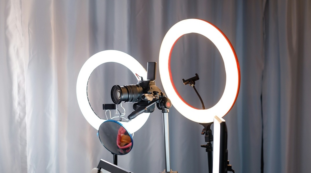 Ring light που χρησιμοποιείται από inlfuncers 