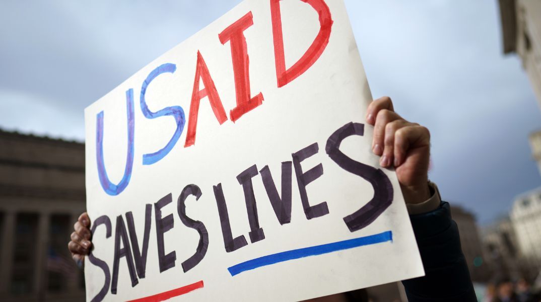 Έως και 14 εκατομμύρια πρόωροι θάνατοι, κυρίως παιδιών, αναμένονται λόγω των περικοπών Τραμπ στη διεθνή βοήθεια, σύμφωνα με έκθεση.