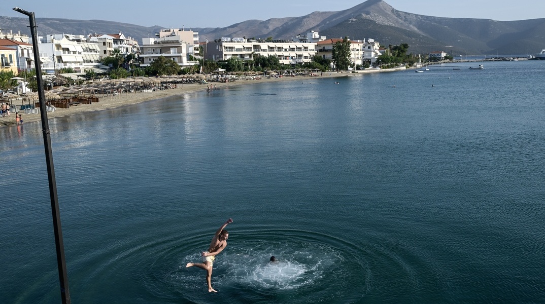 Στιγμιότυπο από παραλία στην Εύβοια