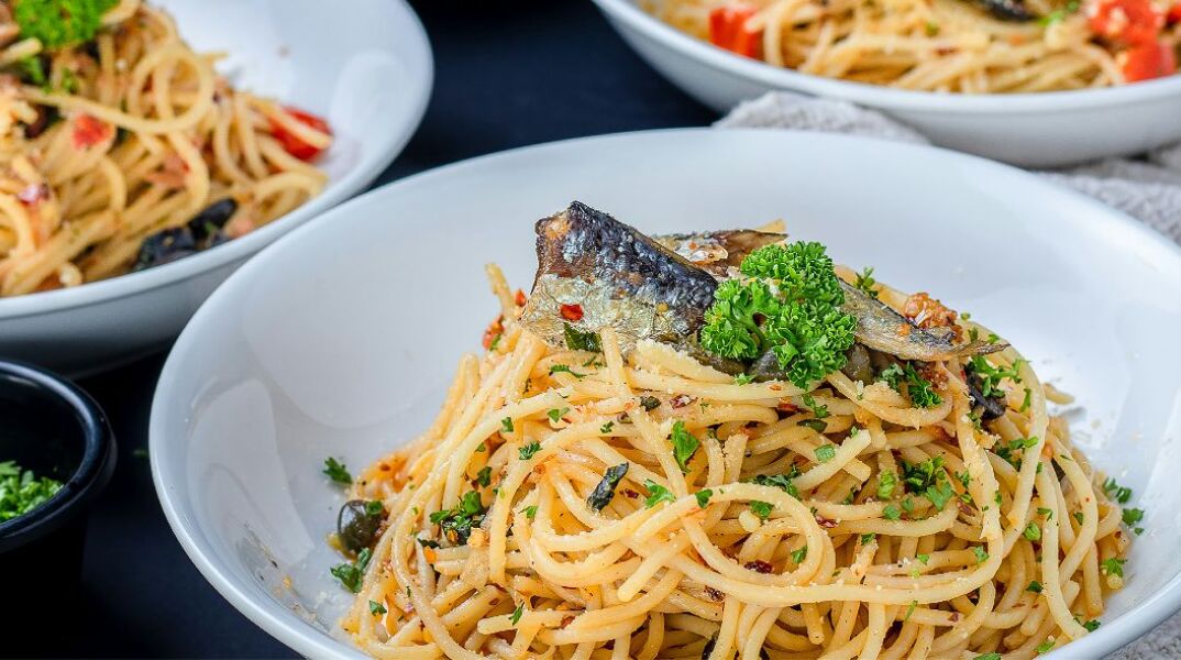 Πανεύκολη μακαρονάδα με σαρδέλες