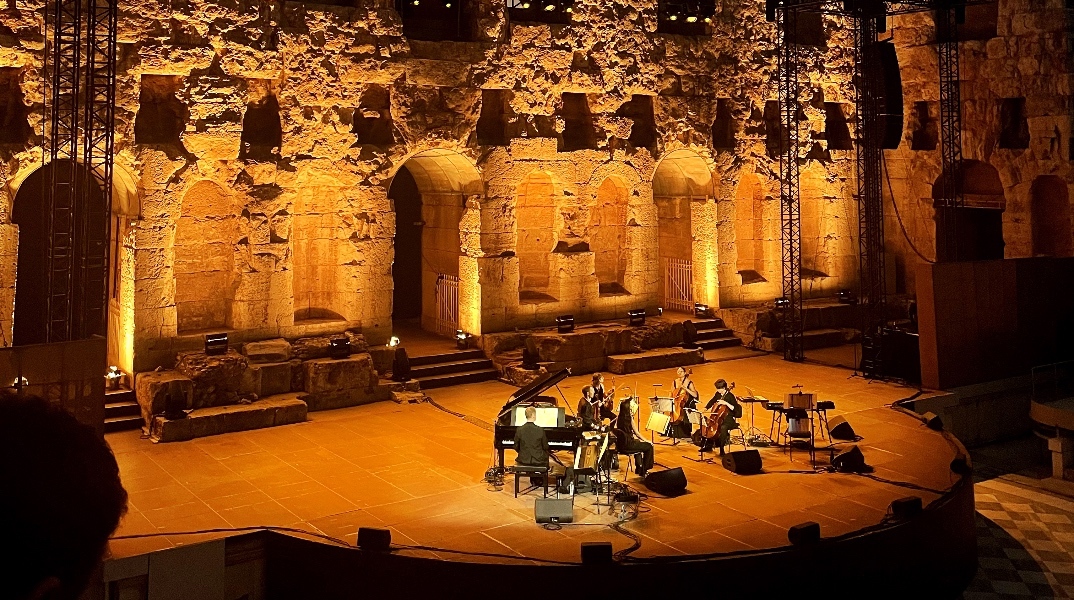 Max Richter: Μια σιωπηλή συμφωνία κάτω απ’ την Ακρόπολη