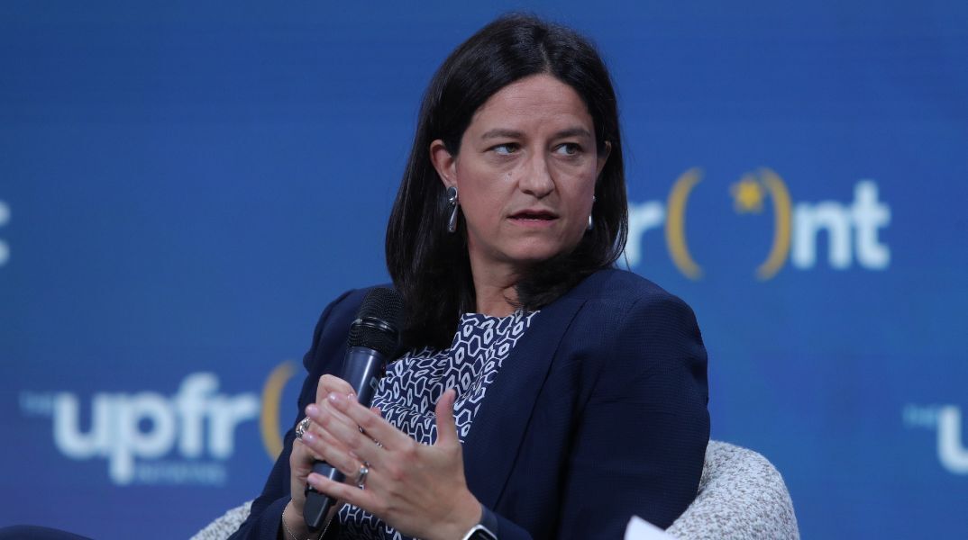 Η Νίκη Κεραμέως χαιρετίζει τη μείωση της ανεργίας στο 7,9% τον Μάιο 2025, τονίζοντας τη δημιουργία ρεκόρ νέων θέσεων εργασίας