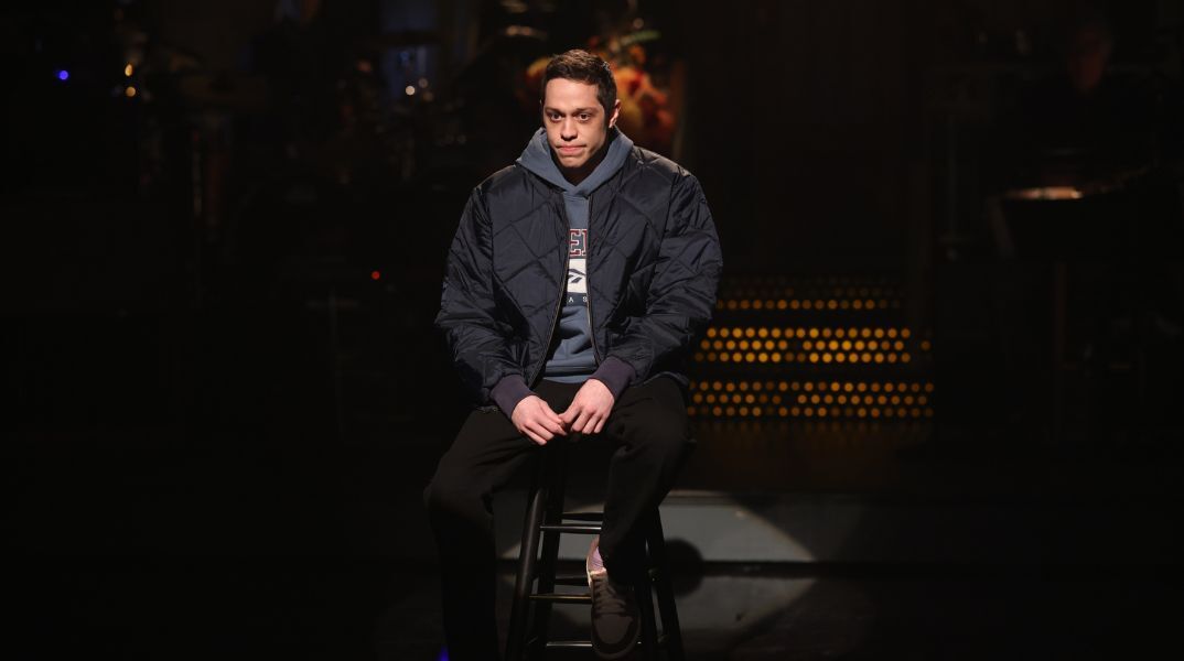 Ο ηθοποιός και κωμικός Πιτ Ντέιβιντσον μίλησε σε stand-up show για την κακοποίηση που υπέστη από τον παππού του - Δήλωσε «κρυφά χαρούμενος» για την ασθένειά του