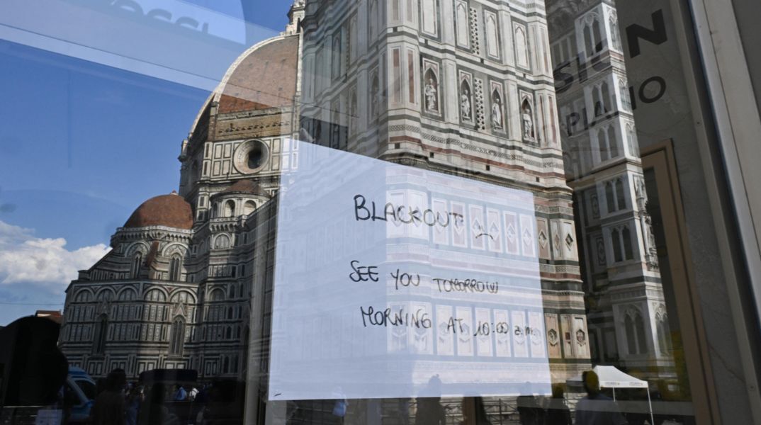 Καύσωνας στην Ιταλία: 16 νεκροί, μπλακ άουτ στη Ρώμη, πυρκαγιές και λιωμένη άσφαλτος σε αυτοκινητόδρομο - Συναγερμός σε 18 πόλεις