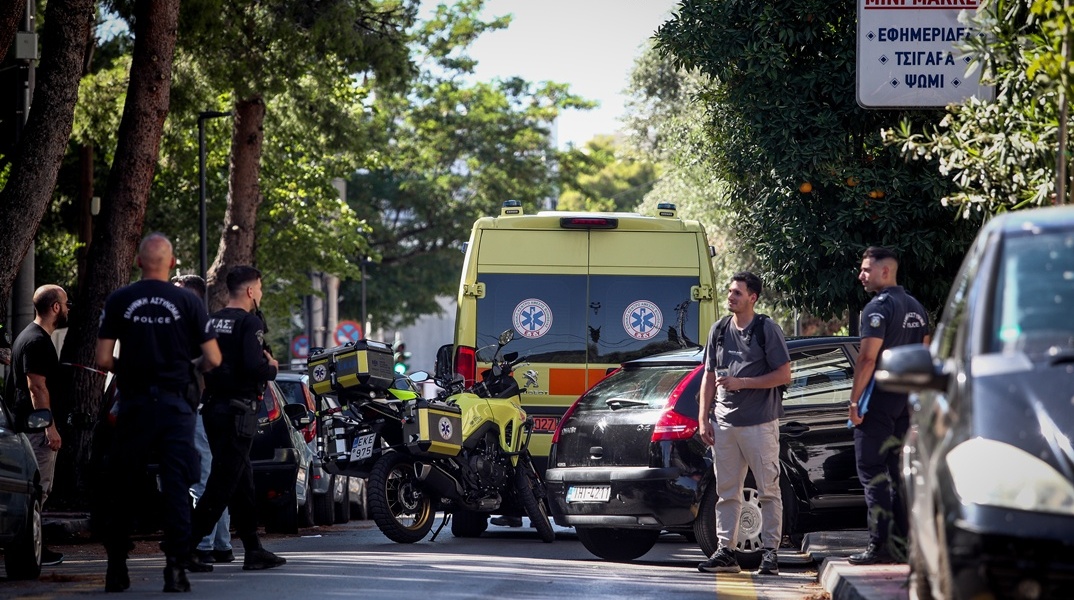 Αστυνομικές αρχές στο σημείο της δολοφονίας στην Αγία Παρασκευή