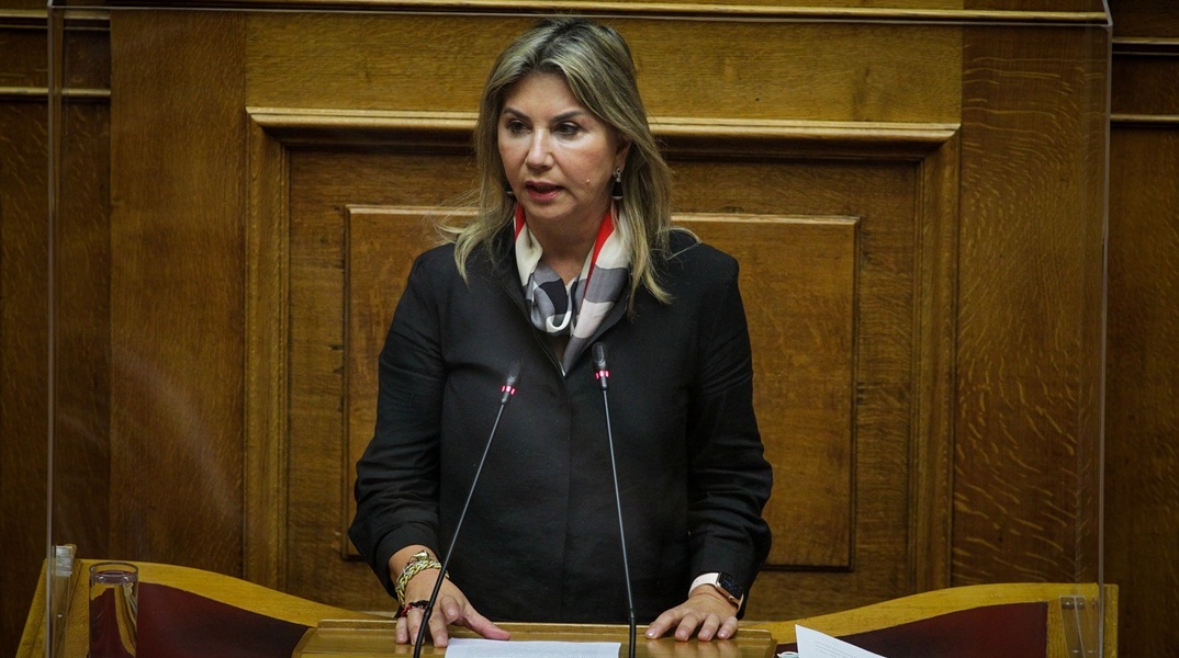 Θύμα εκβιασμού από δημοσιογράφο κατήγγειλε ότι έπεσε η Ζέττα Μακρή