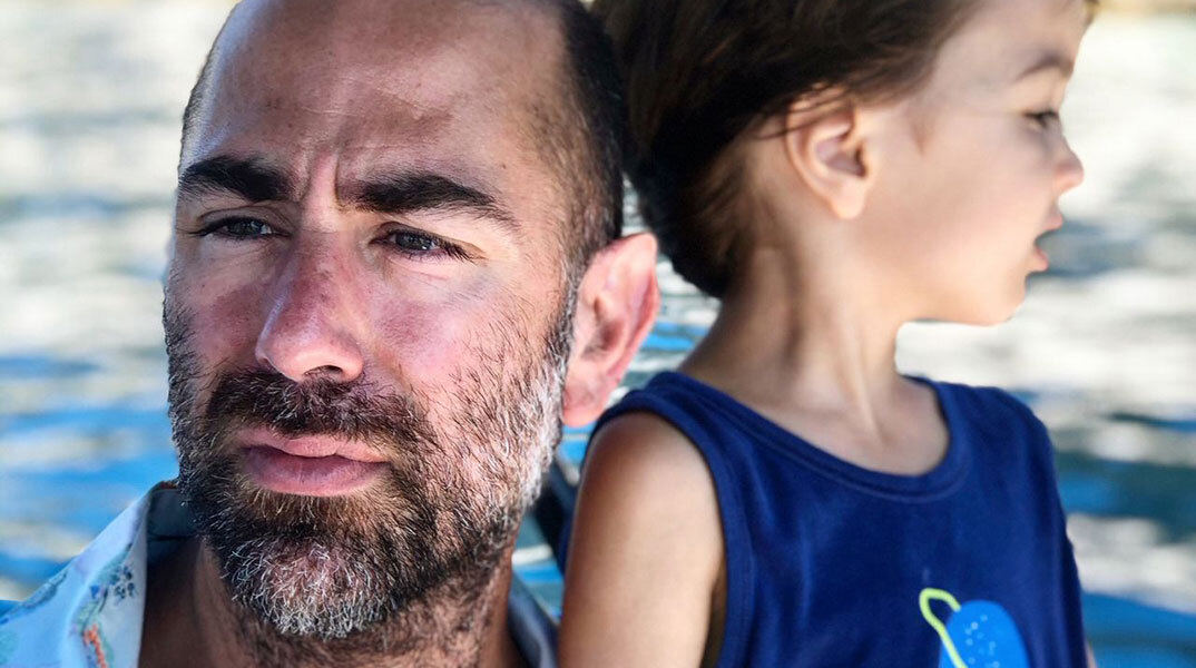 Άρης Βεζενές: Οι Παξοί είναι από τα μέρη που δεν τα επισκέπτεσαι απλώς, τα κουβαλάς μέσα σου