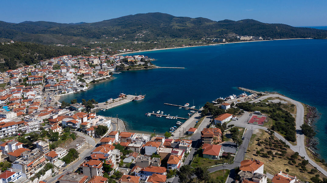 Σαν τη Χαλκιδική δεν έχει: κλισέ φράση, που όμως δεν είναι αβάσιμη