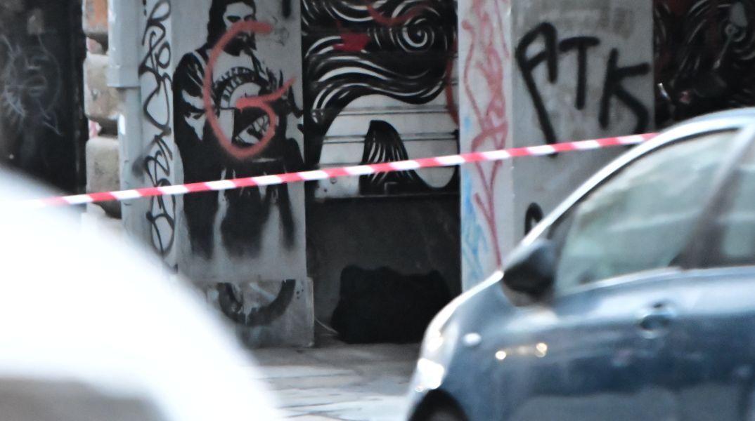 Εξάρχεια: Εντοπίστηκε ύποπτο αντικείμενο -  Σπεύδει το ΤΕΕΜ