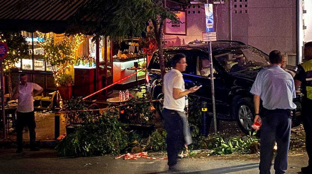 Πανικός στο Κολωνάκι: Αυτοκίνητο έπεσε σε πεζούς έξω από εστιατόριο - 11 τραυματίες, ένας σοβαρά