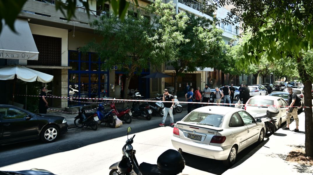 Πυροβολισμοί σε καφετέρια στον Κολωνό - Δύο τραυματίες