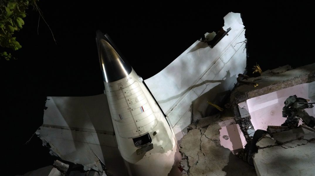 Νέα στοιχεία για την Air India: Ο πιλότος έπασχε από κατάθλιψη - Εξετάζεται αν κατέρριψε σκόπιμα το αεροπλάνο