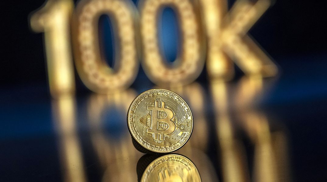 Το Bitcoin ξεπέρασε τα 123.000 δολάρια, ενισχυμένο από θεσμική ζήτηση και στήριξη Τραμπ λίγο πριν τη συζήτηση ρυθμιστικών νομοσχεδίων στις ΗΠΑ.