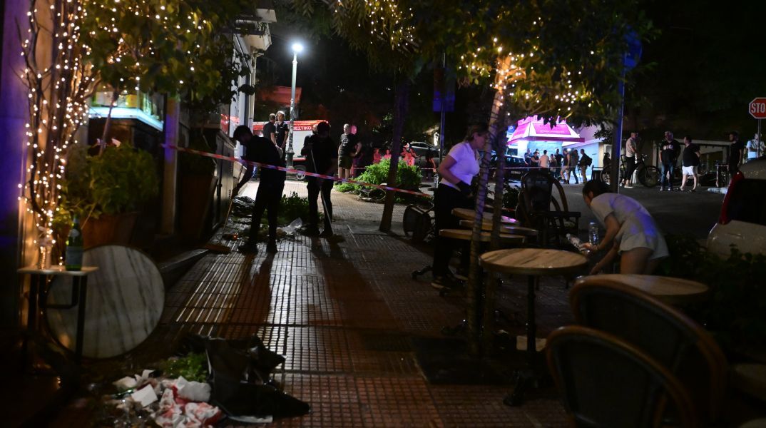 Κολωνάκι: Στη ΜΕΘ ο 46χρονος που παρασύρθηκε από το τζιπ - Με τα χέρια προσπάθησε να το σταματήσει ο παρκαδόρος 